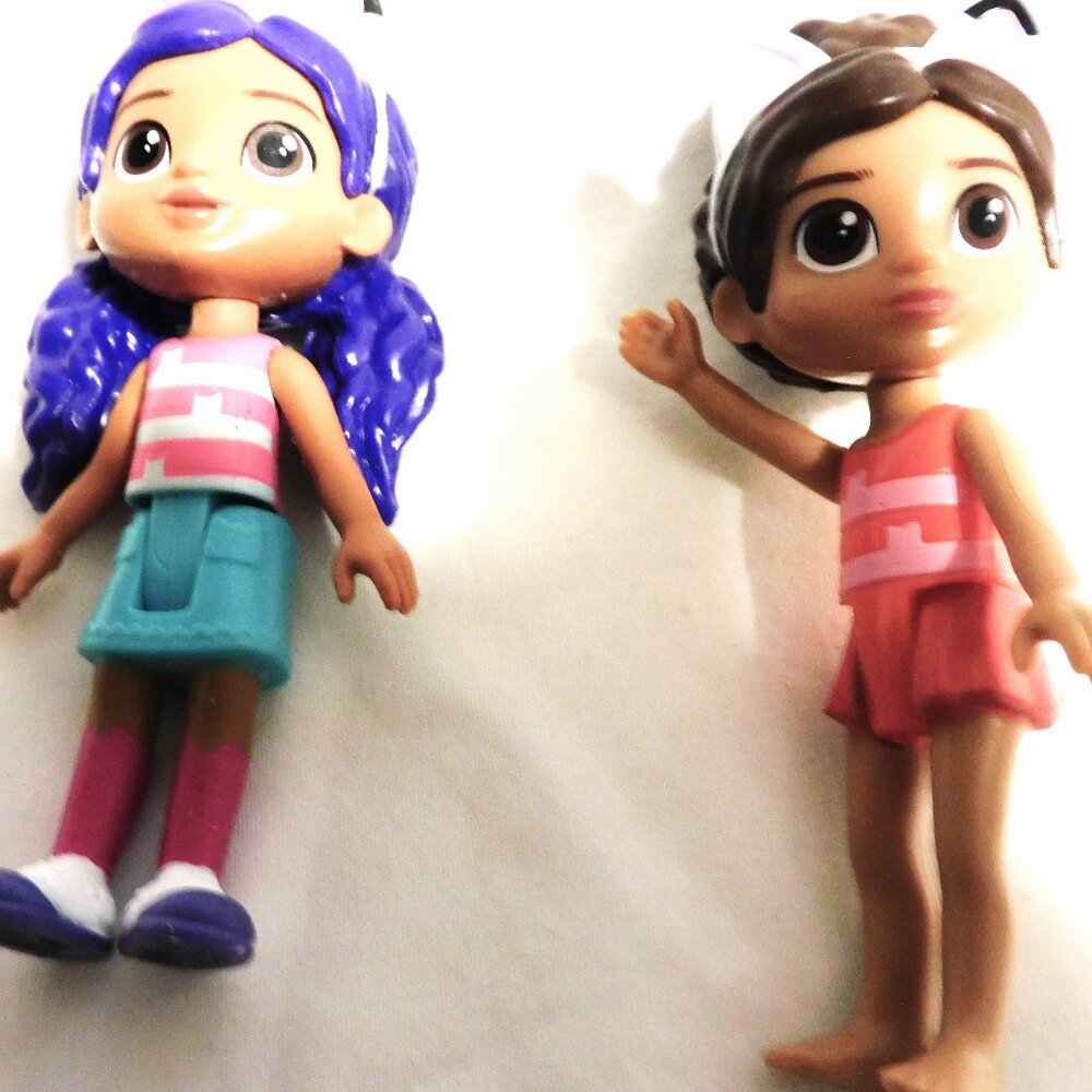 2 Dreamworks Gabbys Playhouse figures